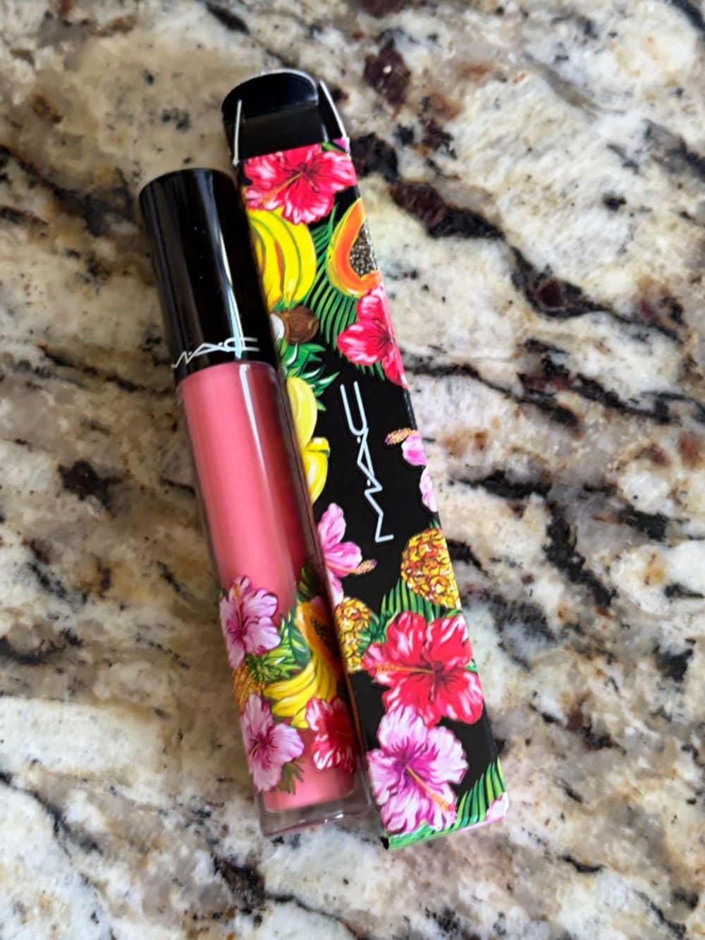⚡️🖤MAC Cosmetics Cremesheen LipGlass Cha-Cha-Cha - Picture 7 of 10